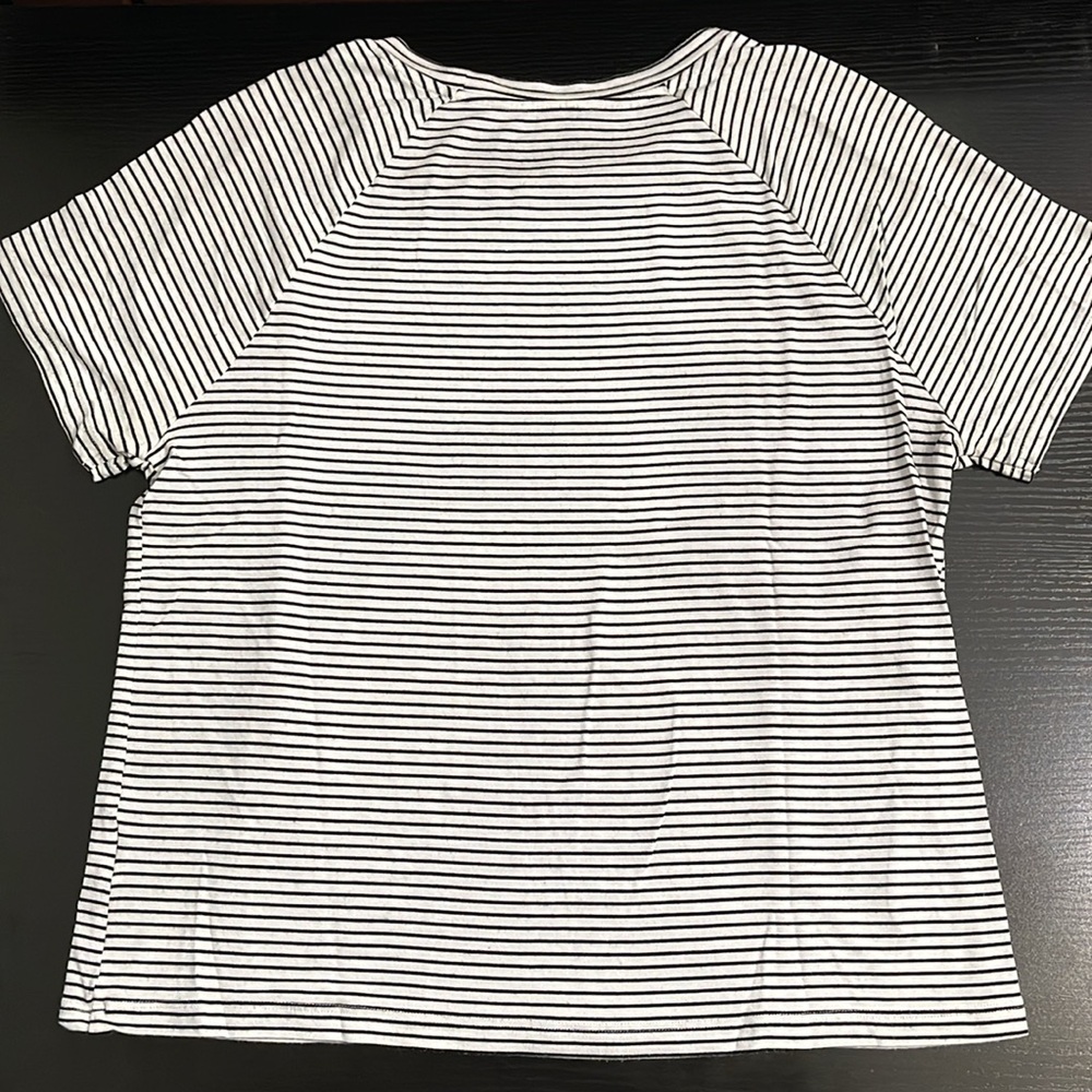 Striped Crop Top - Picture 2 of 3